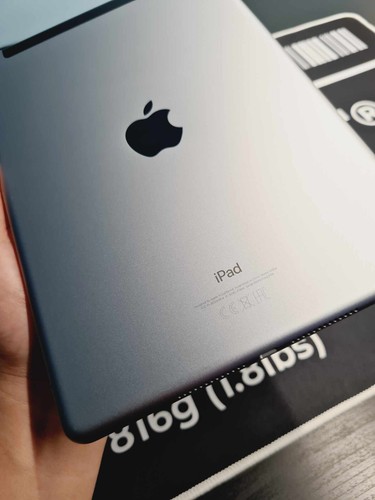 Apple ipad 6th generation 32GB cellular and wifi A1954 Working perfect - Picture 7 of 10