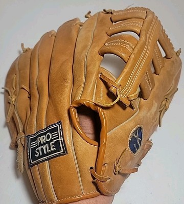 Pro Style Professional Model 22070 Leather Softball Glove Right Handed Thrower