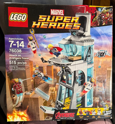 LEGO 76038 Marvel Superheroes:Attack on Avengers Tower-SEALED  damaged Box 2015