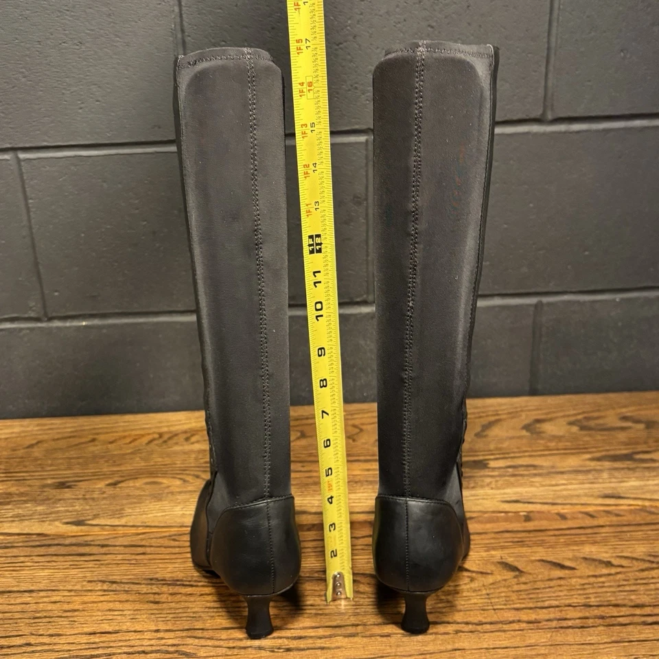 Botas hasta la rodilla Liz Claiborne Brush de cuero negro bruja punta cuadrada para mujer 7’ Foto 4 de 4