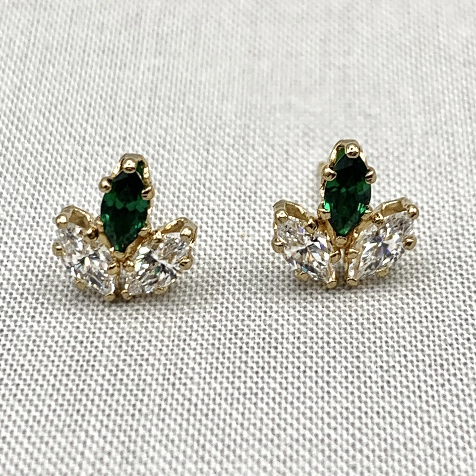Pendientes de circonita cúbica verde y transparente corte marquesa de 1,5 quilates diseño hoja de hiedra y relleno de oro Foto 2 de 4
