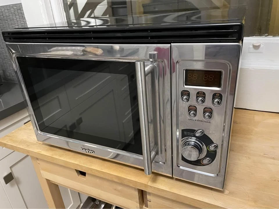 Sanyo EM-Z2100GS 0.8 Cu. Ft. Countertop Microwave & Toaster Oven Combo
Opens in a new window or tab