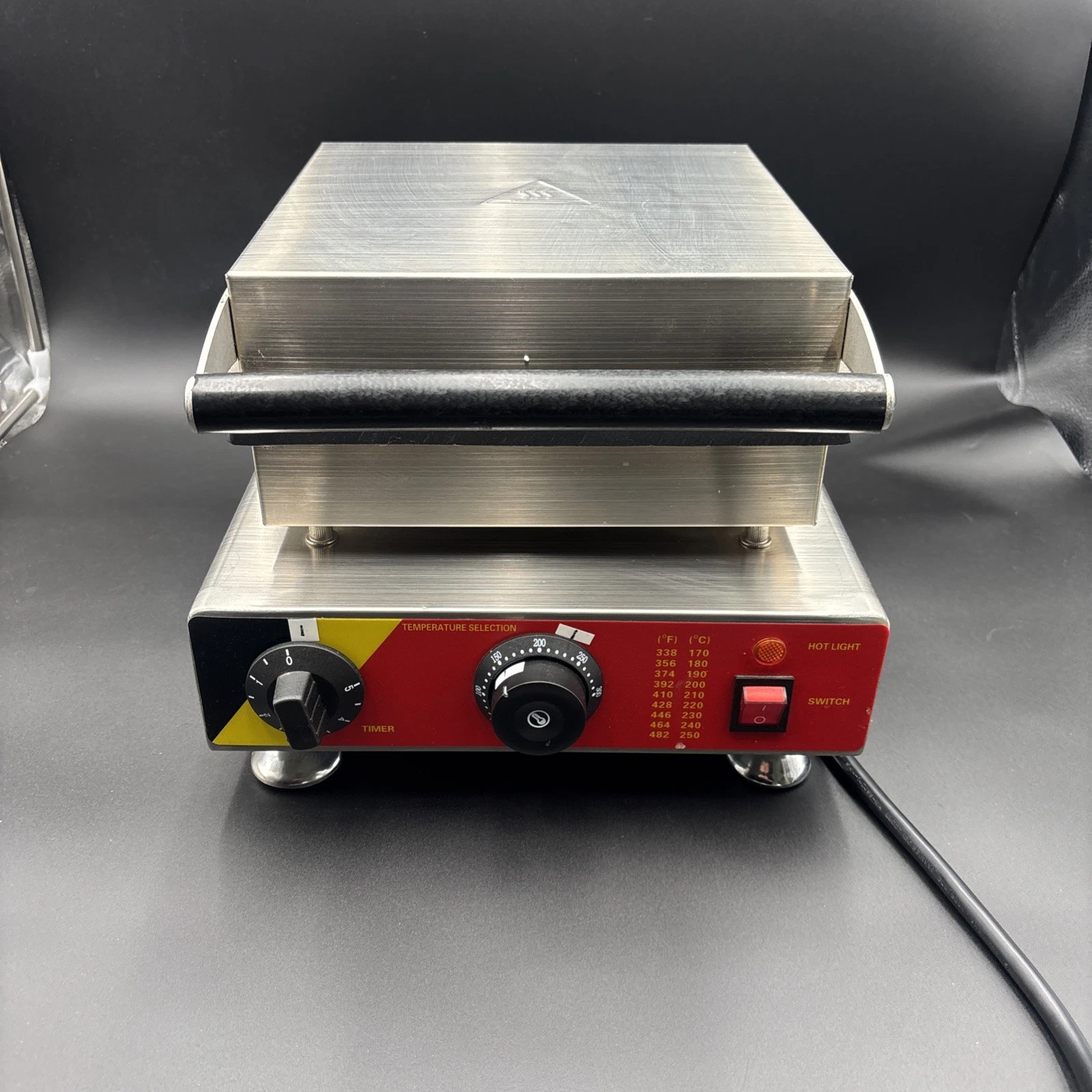 NP-505 Commercial Waffle Maker Square 110v USED