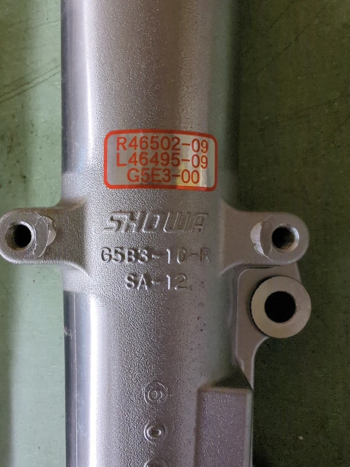 Deslizadores de horquilla Harley-Davidson Showa OEM R46502-09 G5b3-10-L Sa-9, G5b3-10-r Sa-12 Foto 3 de 4