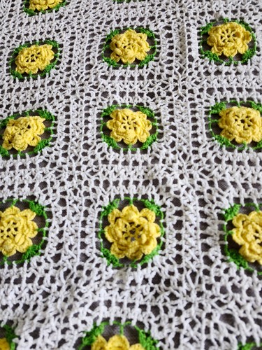 Handmade Crochet Lace 3D Yellow Flower Rose Coverlet Blanket Queen Size - Picture 2 of 3