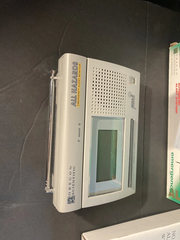 Vintage Open Box Oregon Scientific All Hazards Weather Radio MODEL # WR-3000 - Image 4 of 4