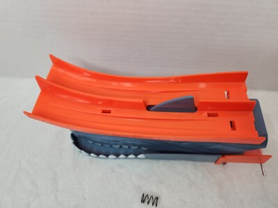 Hot Wheels Ultimate Garage Shark Attack FTB69 2018 -The Shark w
