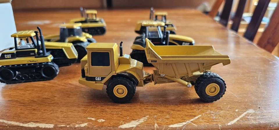 CAT 1:64 Scale Equipment Group - Image 2 of 4