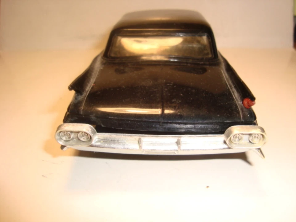 Jo-Han 1961 Cadillac Fleetwood 4 DRHT  Dealer Promo Model Parts Car - Image 4 of 4