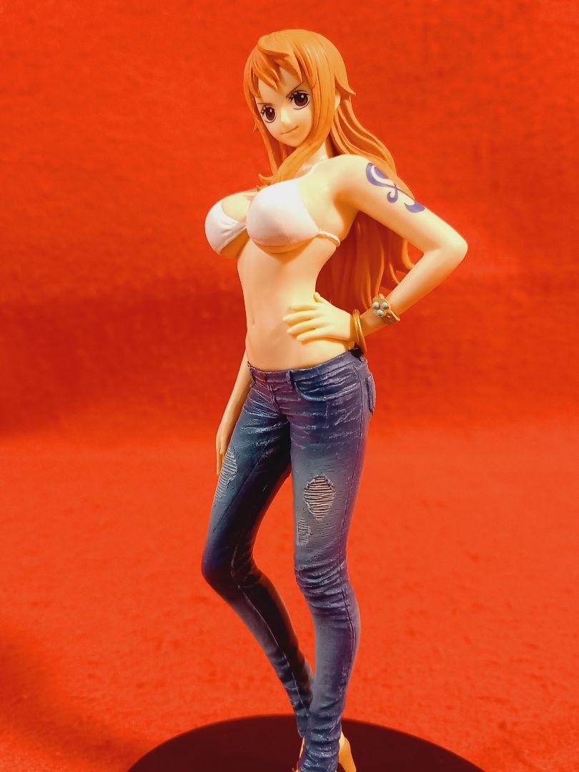 One Piece Jeans Freak Figures 2 types Sanji Nami Nami has a