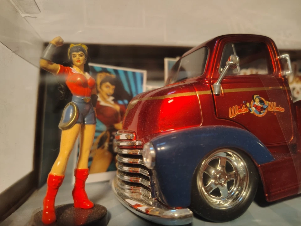 Jada Toys DC Comics Bombshells Wonder Woman 1952 Chevy Coe Pickup Die-Cast - Image 4 of 4