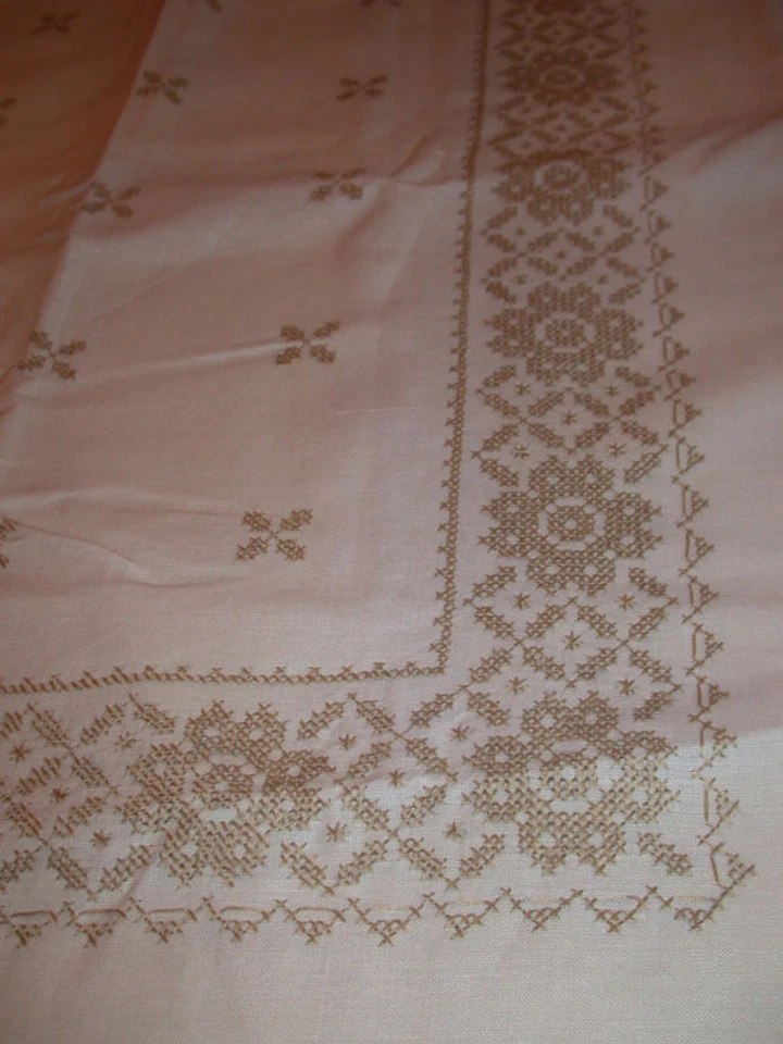 Linen Embroidered Flower Tablecloth Napkins w/Schiffli - Image 2 of 4