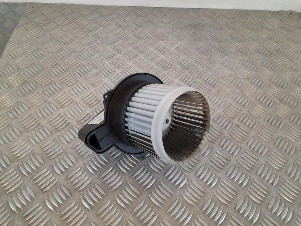 FIAT 500 Mk1 2007-2024 Heater Blower Motor Assembly 98619172 - Image 2 of 4