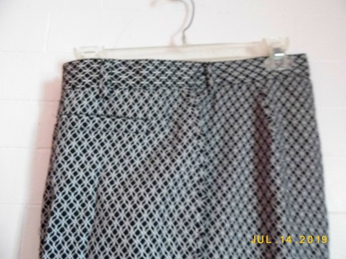 AVON SIGNATURE COLLECTION BLACK & WHITE STRETCH CAPRIS, SIZE 16, NWOT - Picture 3 of 7