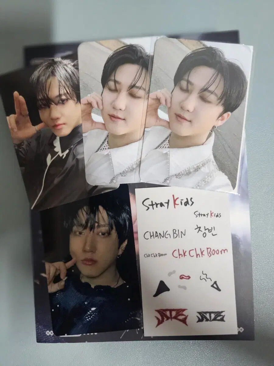 Stray kids  『ATE』  アコーディオン  LETTER ATE (Accordion Ver.) - Stray Kids 스트레이 키즈 Official Store