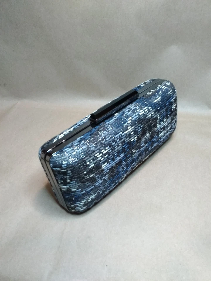 Bolso de Noche Sondra Roberts - Plateado/Multicolor con Correa de Cadena/Cierre Negro Foto 2 de 4