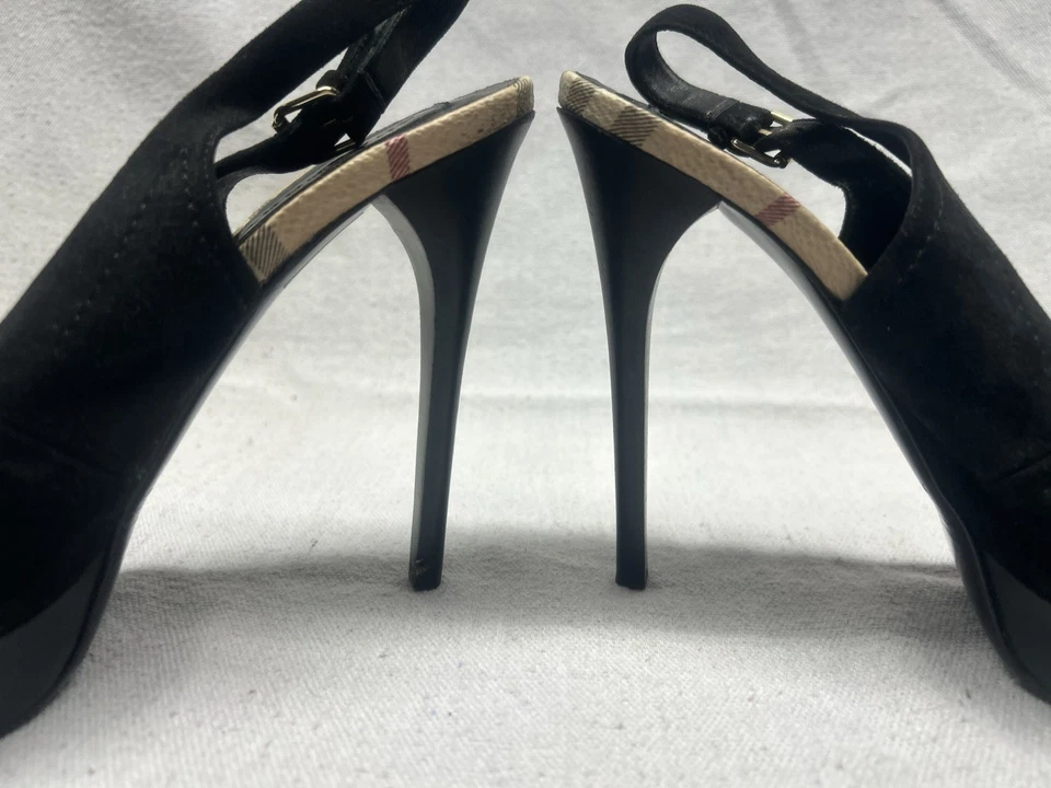 Burberry Hecho en Italia Mujer 40/9 Negro Gamuza Peep Toe Tacones Altos Acabado Dorado Foto 3 de 4