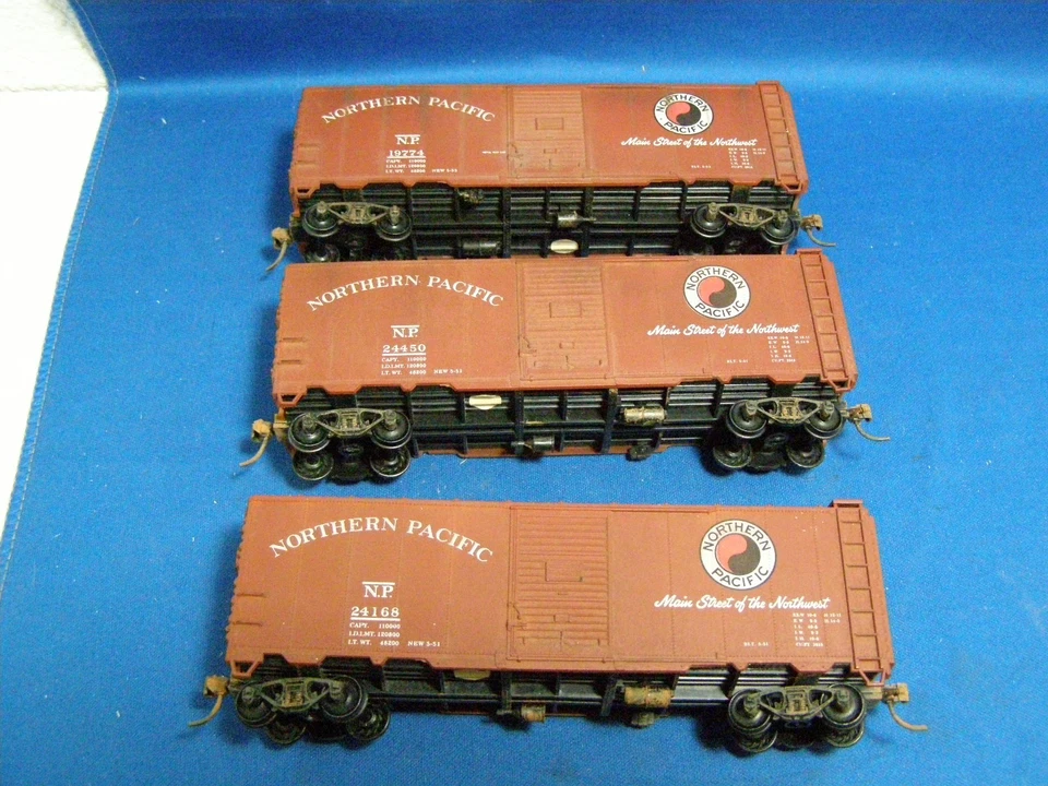 HO Scale Accurail 3307 3 Pack 40' Box Cars Northern Pacific 3 rd#'s me - Image 2 of 4