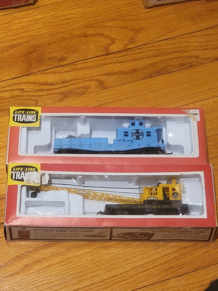 Life Like HO Scale Santa Fe Maintenance Search Light Baltimore Ohio Crane Car - Image 3 of 4