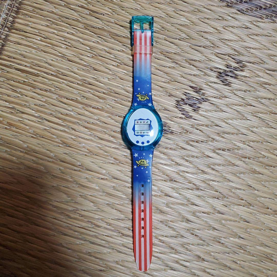 Tamagotchi type wristwatch (clock function only) Retro Blue Red