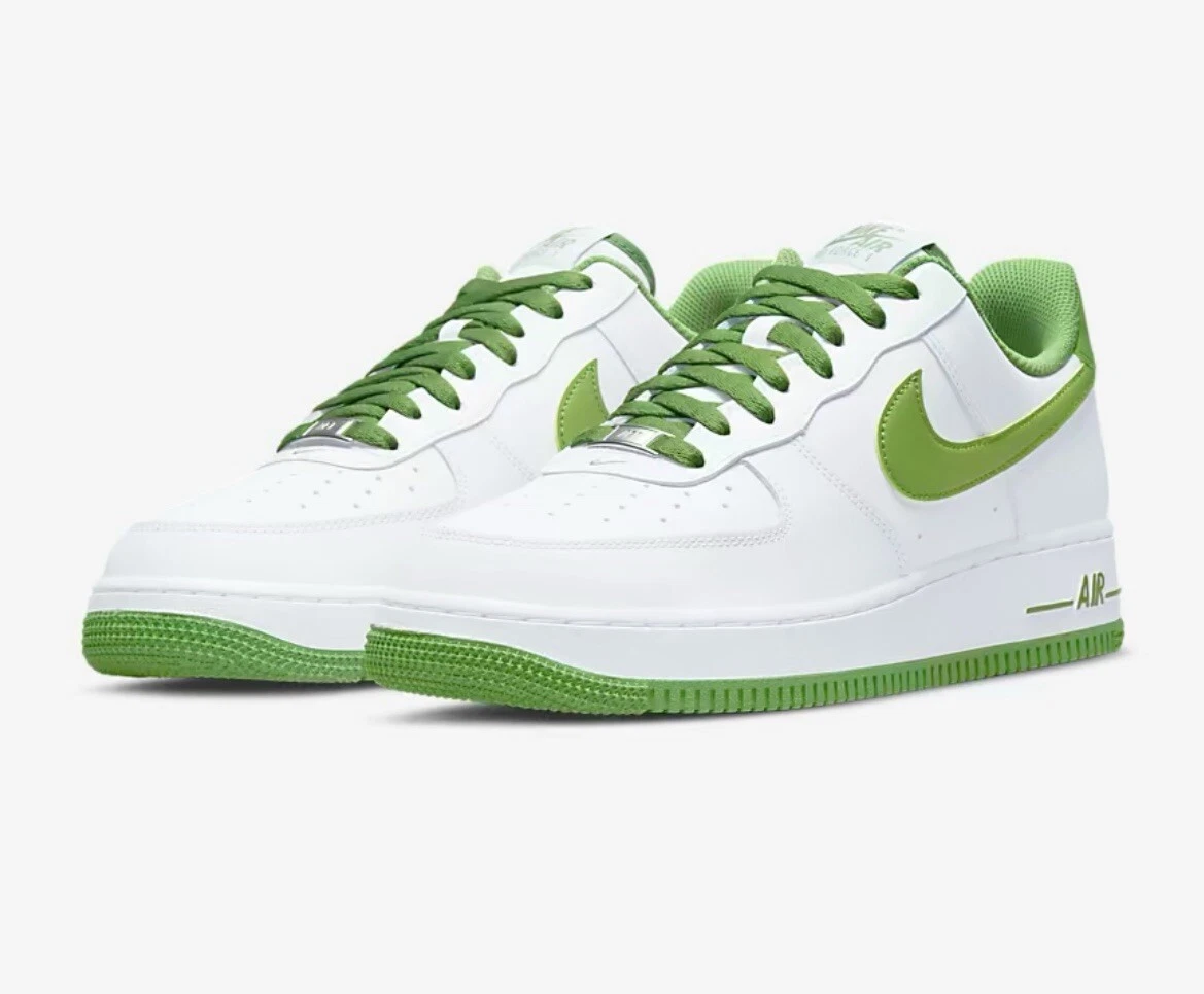 Nike Air Force 1 '07 sneakers in triple white and green