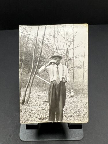 Vintage Velox Photo Wallet Size Old Timer Top Hat & Suspenders Oversize Trousers - Foto 1 di 5