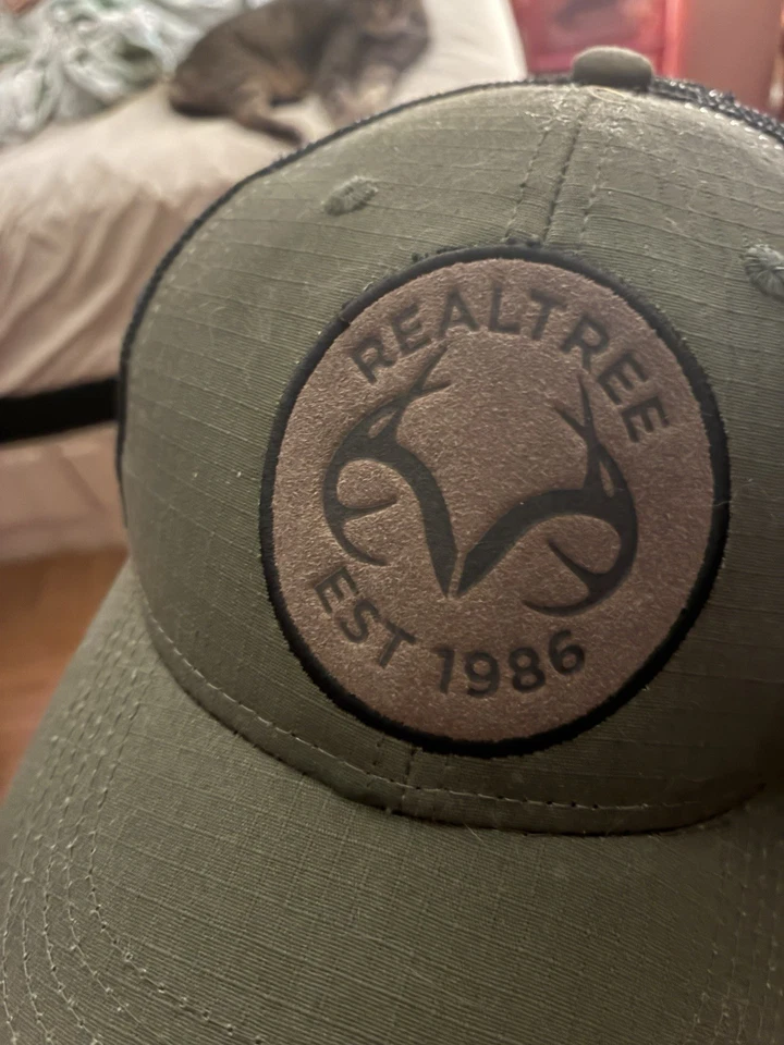 Vintage Real Tree Hat Realtree EST 1986 Olive Green Mesh-Back Snapback Cap. - Image 2 of 3