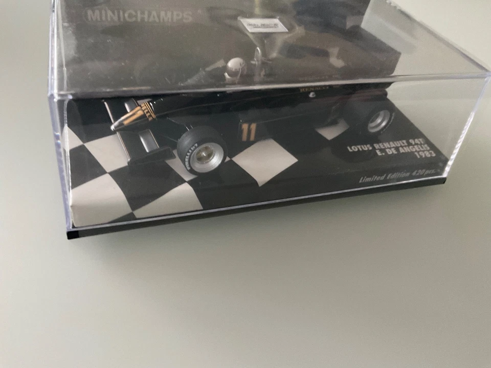 Minichamps Lotus Renault 94T 1983 - Elio de Angelis Maßstab 1:43- - Bild 3 von 4