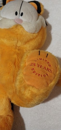 Garfield 25 Years Limited Edition Plush Cat 17” - Picture 3 of 6