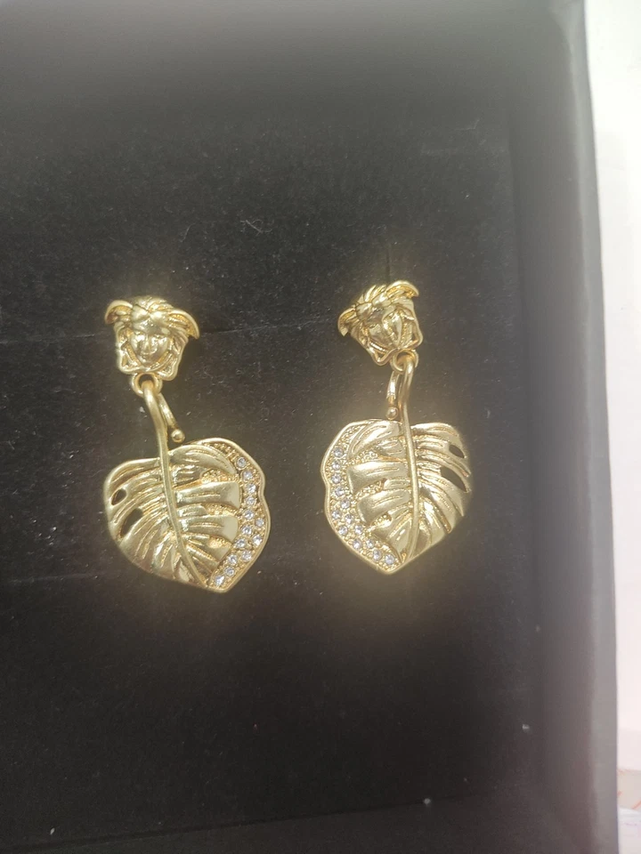 Beautiful Dangling Leaf Earrings — 第 4/4 张图片