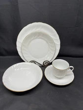 Mikasa "WEDDING BAND" Gold / White ~ Japan ~ 5 Piece Dinner Place Setting