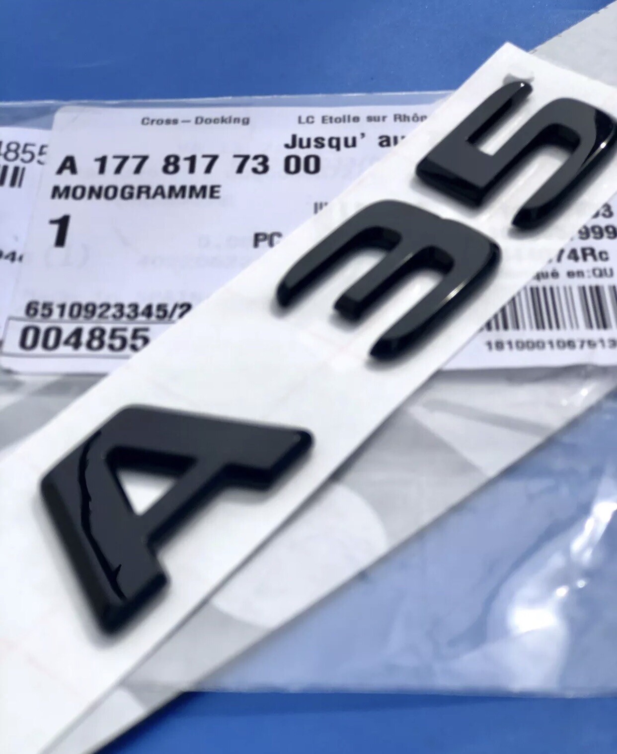 Badge Mercedes A35 AMG look Black Série pour relooker la calandre des W177 et W176
