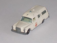 Matchbox Lesney No.3 Mercedes Benz "BINZ " Ambulance / ohne Tragebarre