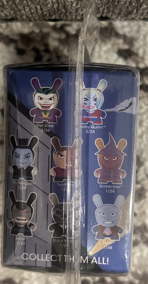 KIDROBOT BATMAN--VINYL MINI SERIES--FIGURE 2 PACK (NEW) - Image 4 of 4