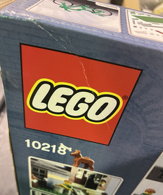 LEGO Creator Expert: Pet Shop (10218) * Damaged Box * Retired * Sealed *