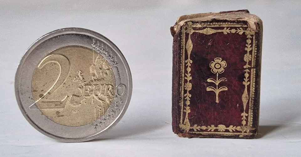 Rare French miniature Almanac 1836 'Les Fleurettes' illustrated, in gilt binding - Image 3 of 4