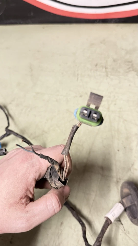 2005-2007 GMC SLT 3500 Crew Cab Rear Driver Door Wiring Harness 15246880 *NOTE* - Image 4 of 4