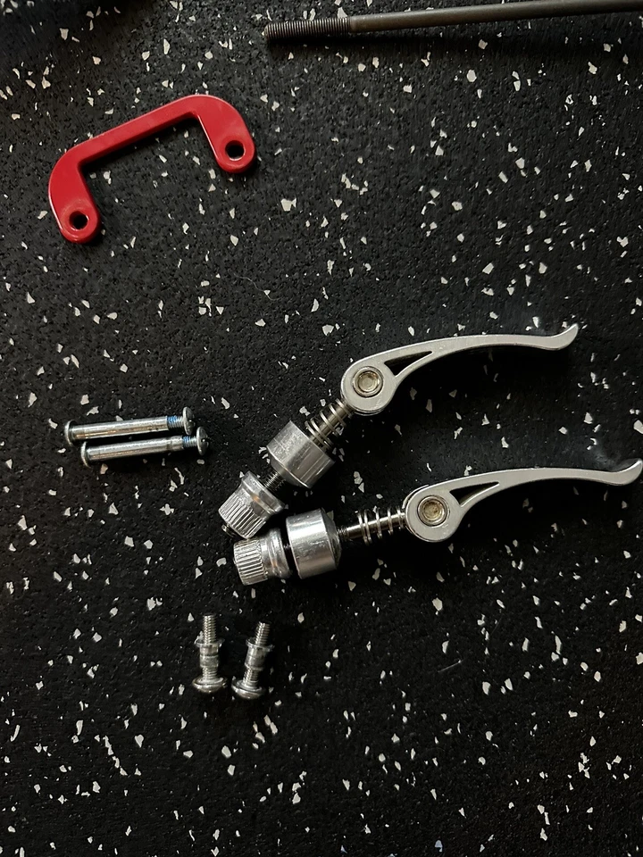 Bob Sport Utility Piezas Varios — Correa de Seguridad — Cerraduras de Rueda — Muelles — Tornillos Foto 4 de 4