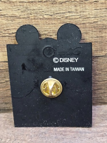 Walt Disney World Teddy Bear & Doll Convention Pin 10th Anniversary 1997 - Picture 2 of 2