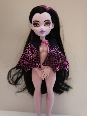 Monster High Draculaura 2022 Core Reboot G3 Satin Black & Pink Bat Cape Top