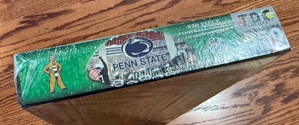 NEW Penn State Puzzle - 550 Piece Football Shaped - Nittany Lions Hologram NIB - Imagem 3 de 4