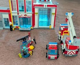 LEGO CITY: Fire Station (60110) w/ Instruction Manuals Incomplete *READ*
