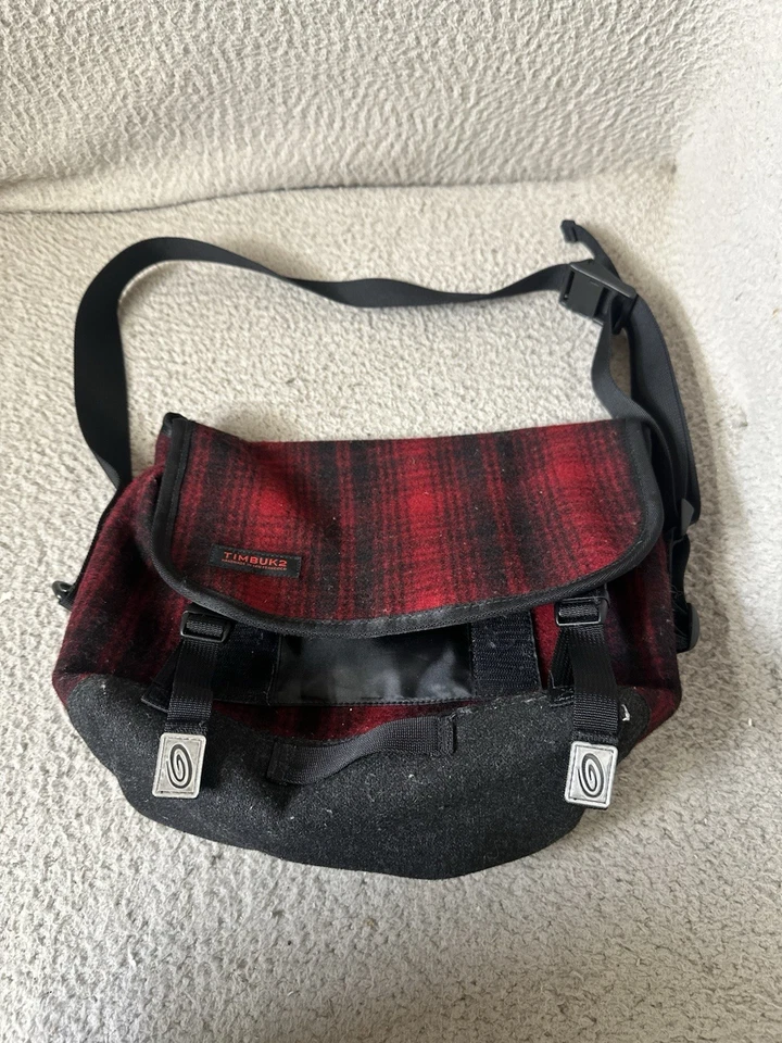 Сумка почтальона Timbuk2 Woolrich красная черная клетчатая ручной работы в Сан-Франциско - Изображение 2 из 4