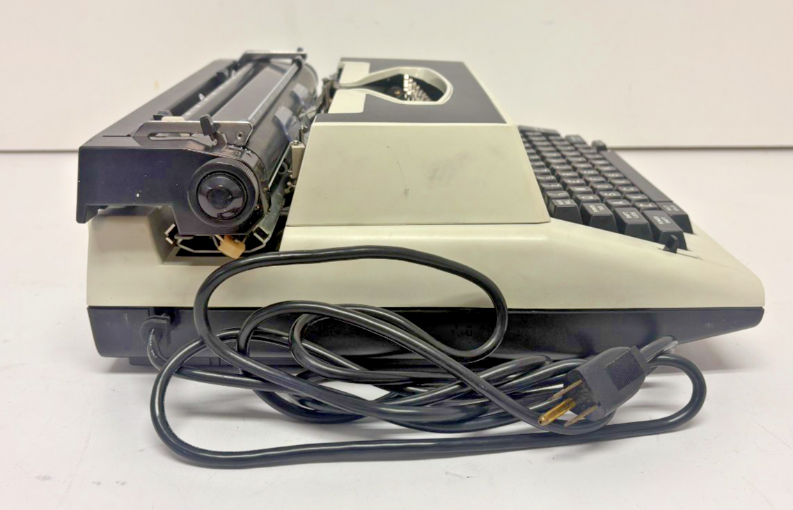 Royal Aristocrat Japan Portable Electric Typewriter +Travel