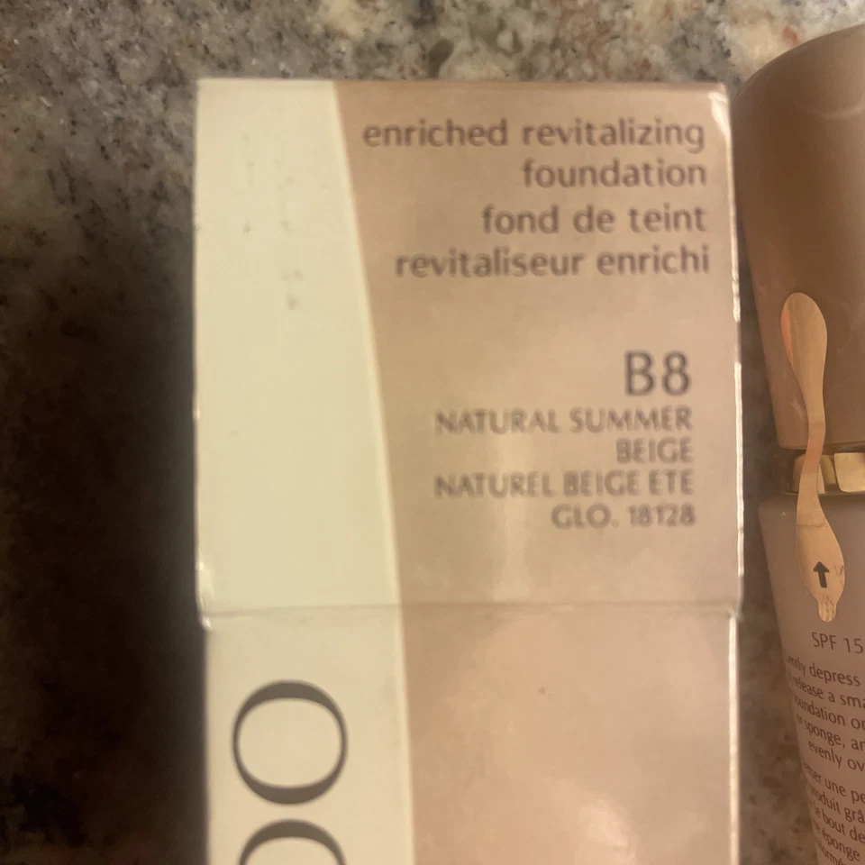 SHISEIDO BENEFIANCE ENRICHED REVITALIZING FOUNDATION B8 NATURAL SUMMER BEIGE - Image 2 of 4