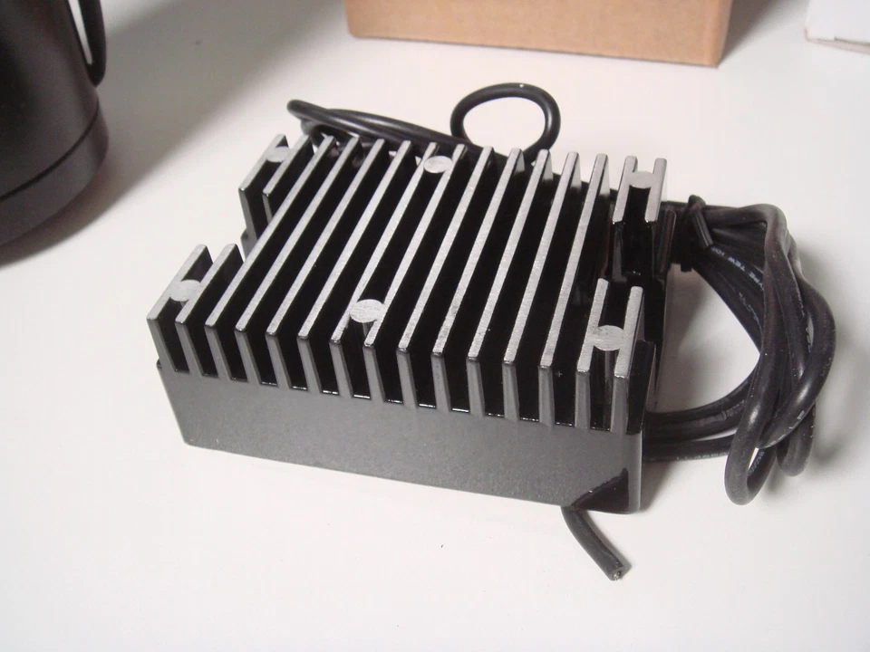 Alternador Indian Chief 1935-1953 12 voltios con regulador V-Twin 32-1249 X3 Foto 2 de 4