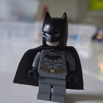 LEGO Minifigur DC Batman grey suite