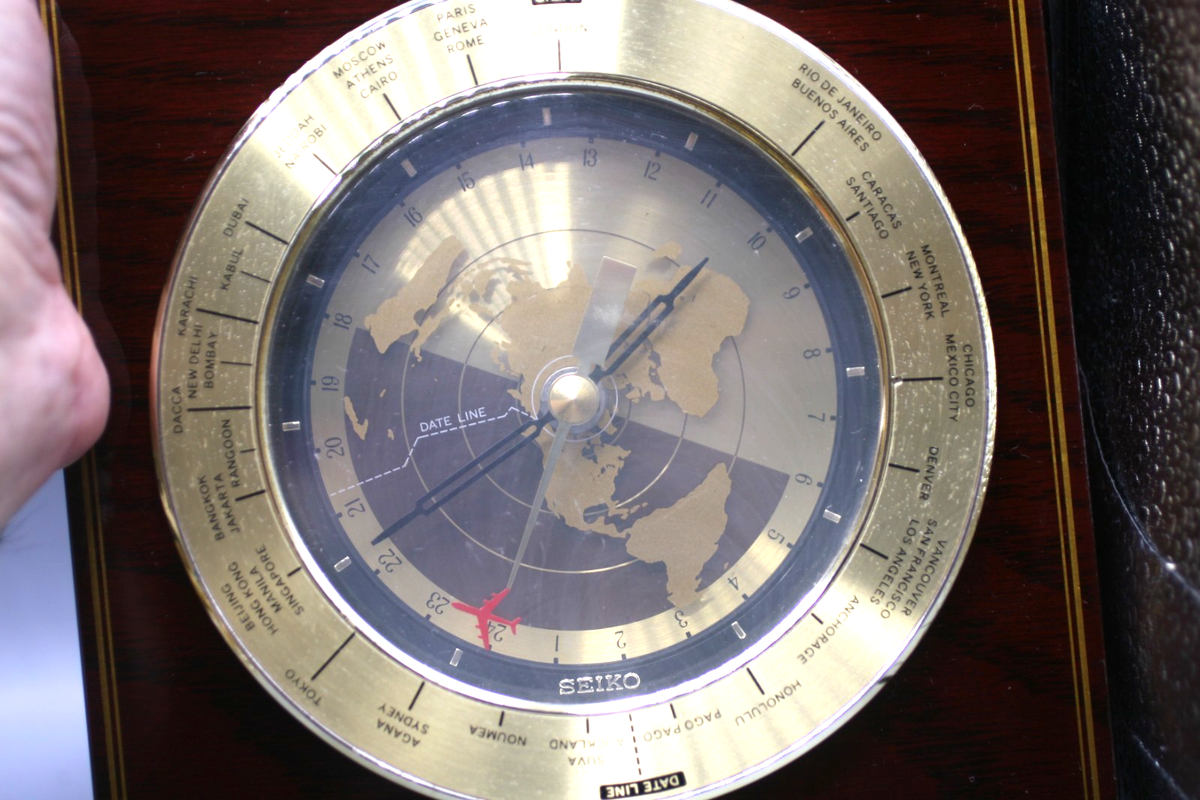 Vintage Seiko World Time Quartz Desk Clock Red Airplane working GA