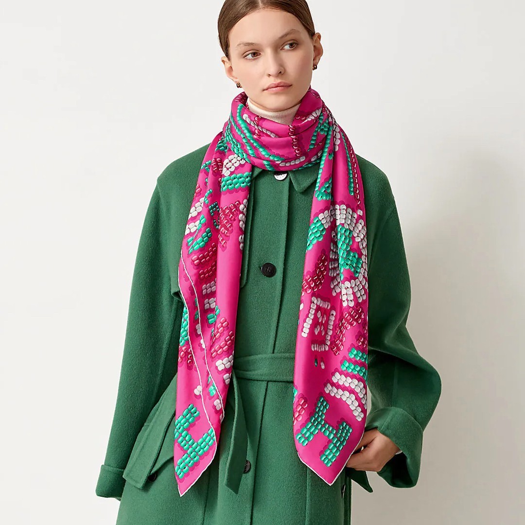 Hermes Shawl KELLY EN PERLES Carre Wash 140 cm Silk Scarf Pink Green NM Auth