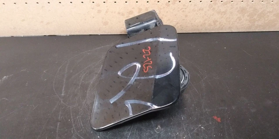 11 12 13 14 15 16 HYUNDAI AZERA PUERTA DE LLENADO DE COMBUSTIBLE NEGRA OEM 69510-3V000 Foto 4 de 4